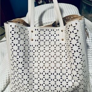 New AnnTaylorTote Loft white large lattice shoulder pocket snap closure